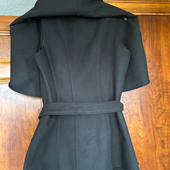 Black Tahari Coat, Size Medium, Medium Weight, Modern With Belt, Very Cute - Picture 5 of 9
